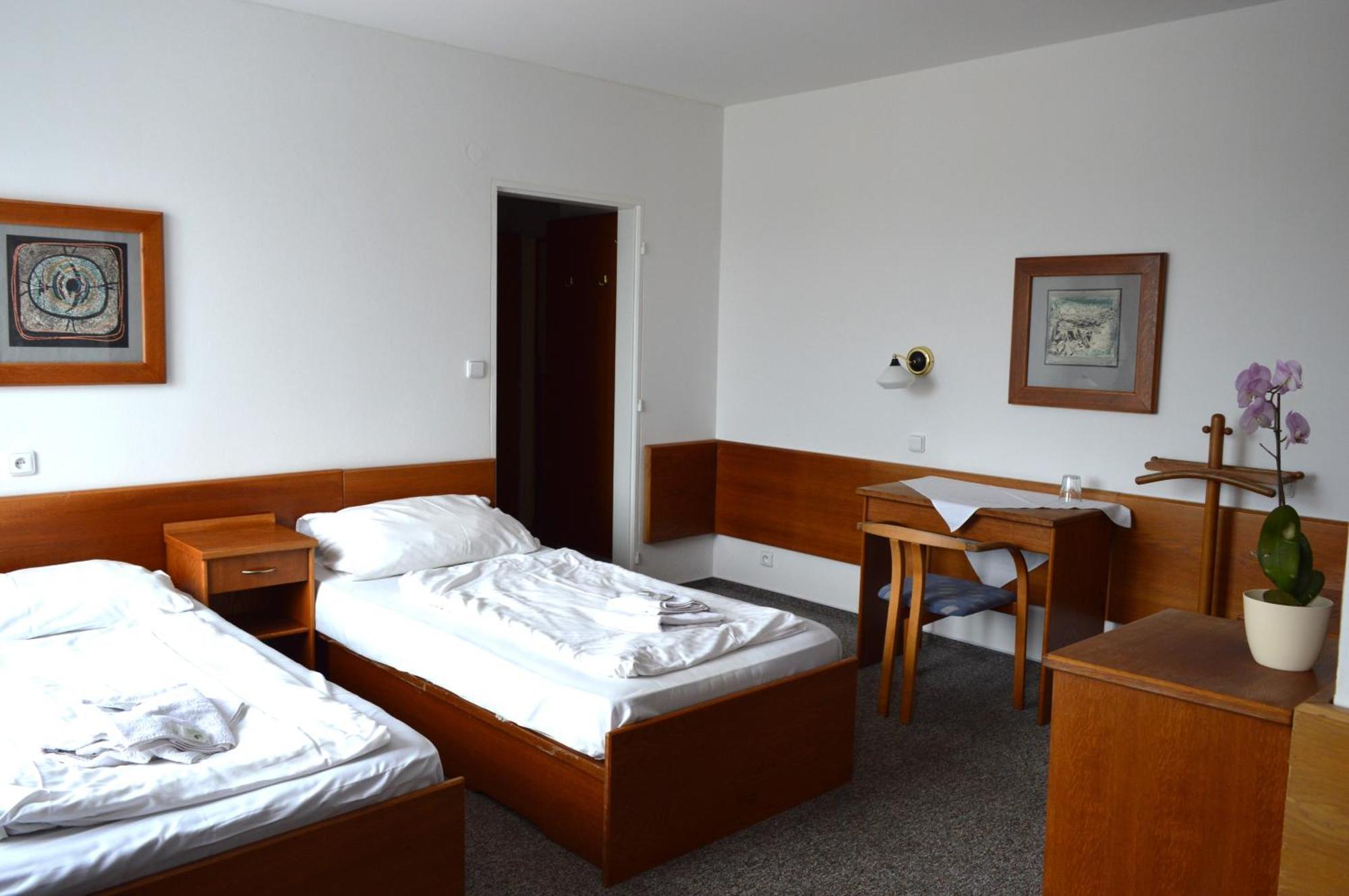 Hotel Peliny Chocen Exterior photo
