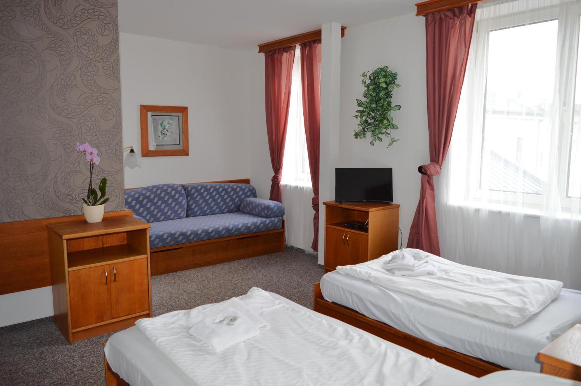 Hotel Peliny Chocen Exterior photo